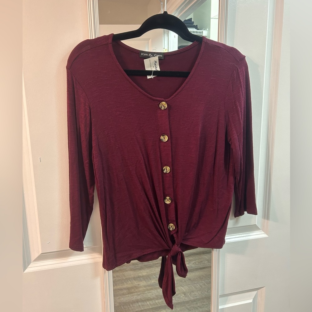 Kim & Cami size small maroon shirt.